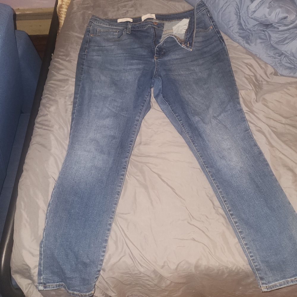 Universal Thread Light Blue Straight Leg Jeans
